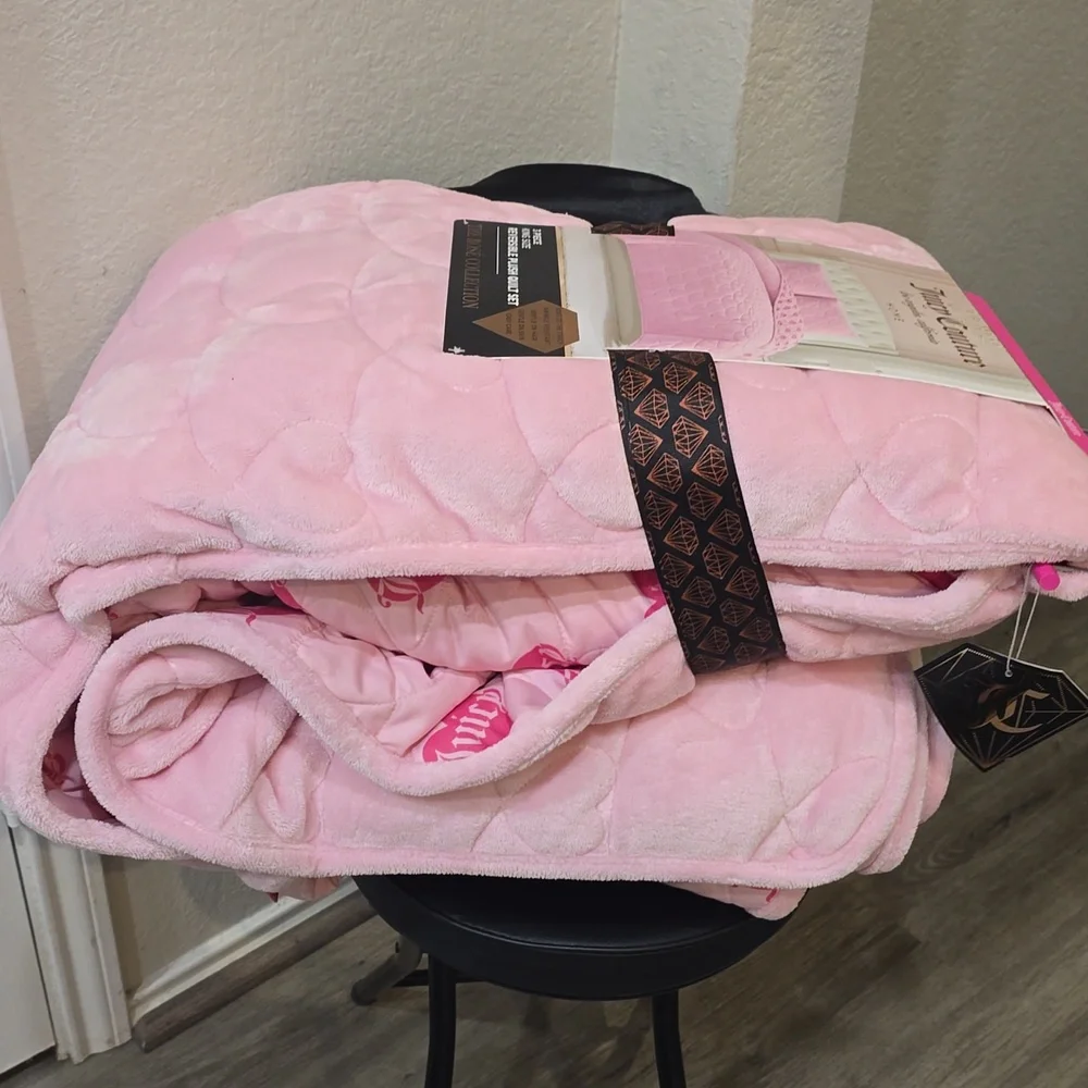 Juicy Couture Home The Rose Collection 3-PC Reversible Heart Logo King Quilt Set